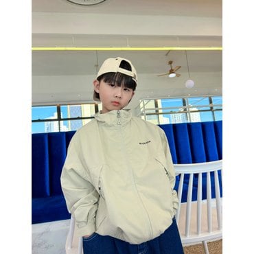 블랙야크키즈 봄점퍼 하이넥 디자인이 매력적인 오버핏 타슬란스판 자켓[BK카림자켓] 정상가129000원