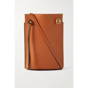 로에베 다이스 포켓 장식 가죽 숄더 백 탠 브라운 1647597295598176