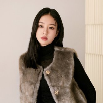 셀렙샵에디션 셀렙샵 에디션 24FW 글로시 FAUX밍크 베스트