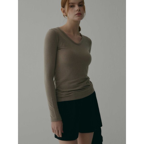 E19 U-Neck Long Sleeve T-Shirt_MOCHA BEIGE