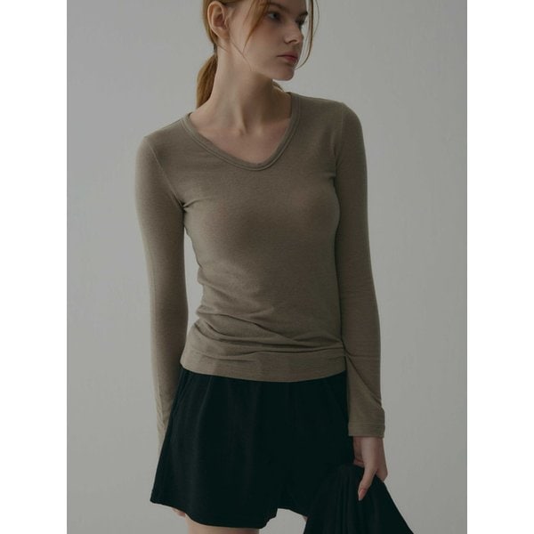 E19 U-Neck Long Sleeve T-Shirt_MOCHA BEIGE