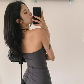 [옷자락] 여성 홀터넥 슬림 언발란스 드레이프 나시 탑