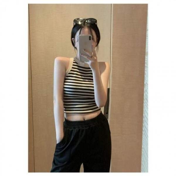 확대된 대표 홀터넥 스트라이프 크롭탑 나시 베이직 스프링 모던 모임룩
