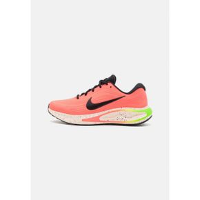 5337609 Nike JOURNEY RUN - Road running shoes hot punch/black/green strike/guava ice