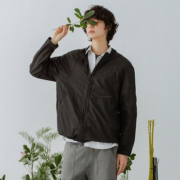 빈폴 [BEANPOLEKNAP] 라이트웨이트 윈드브레이커  블랙 (BC5339N055)