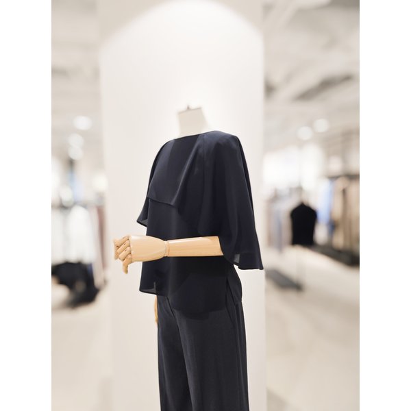 [파주점] [더아이잗컬렉션]케이프 라운드넥 블라우스 CR5A0BL721