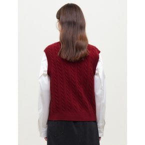 WD_Red cable knit vest