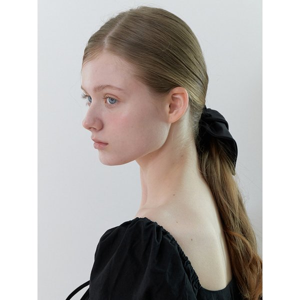 bunny petal scrunch - black