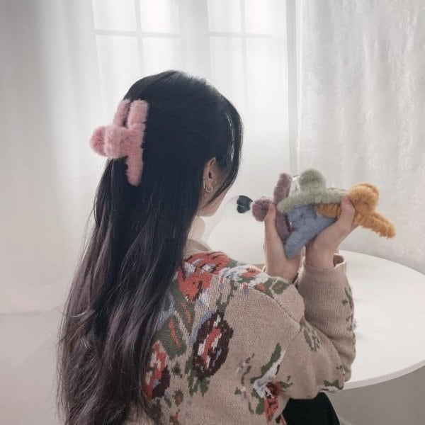 [옷자락] 여자 겨울 보송 에코퍼 뽀글 꼬임 헤어핀 집게핀