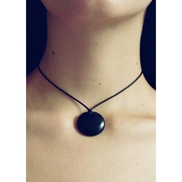 샵아모멘토 소피부하이 24FW SMALL FULL MOON PENDANT, ONYX
