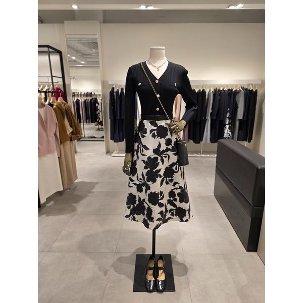 [파주점] 브이넥 니트 배색 플라워 플레어 원피스 JS3B0OP501