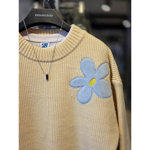 [시흥점] 데이지포인트 레터링 세미오버핏 니트(남여공용)/JGZZ51B03IV