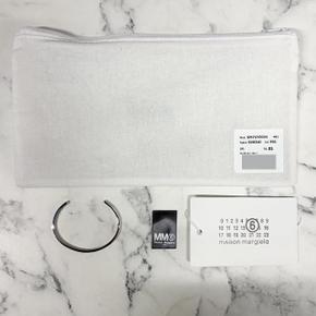 논현 더팩토리26FW MM6 메종 마르지엘라 로고 슬림 커프 브레이슬