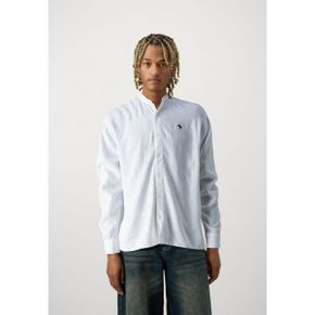 5086035 Abercrombie  Fitch BANDED COLLAR - Shirt bright white