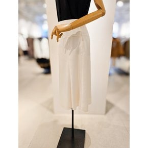 [파주점] [더아이잗컬렉션]새틴 언밸런스 A라인 스커트 CS4B0SK611