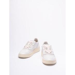 [해외배송] 오트리 MEDALIST 로우탑 스니커즈 AULWLL15 WHT/WHT B0170008170