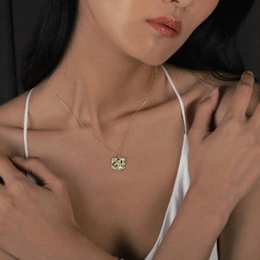 서림아트 Textured Square Necklace