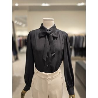 지고트 [파주점] 넥 스트랩 셔츠 칼라 블라우스 JR9A0BL623