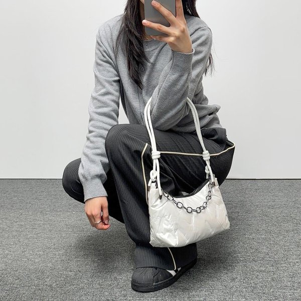 [옷자락] 여성 체인장식 이중끈 퀄팅 패딩 크로스 숄더백