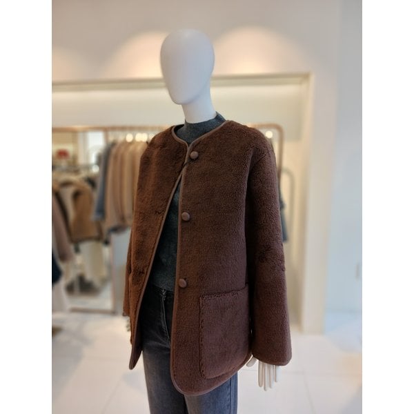 [여주점] 씨씨콜렉트 페이크퍼하프무스탕점퍼 E254psj168