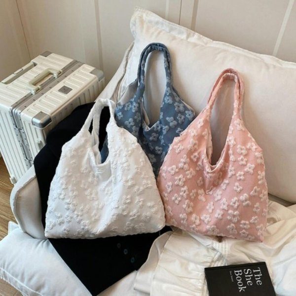 [옷자락] 여자 러블리 꽃장식 캔버스 넉넉수납 경량 숄더백