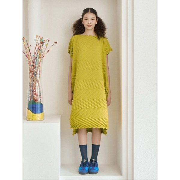 슬로프 플리츠 원피스