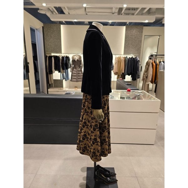 [파주점] 세트 벨벳 배색 자켓 + 블라우스 + 패턴 스커트 JPBA0JK121,JPBA0BL123,JRAA0SK983