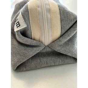 round pouch _ Snug gray