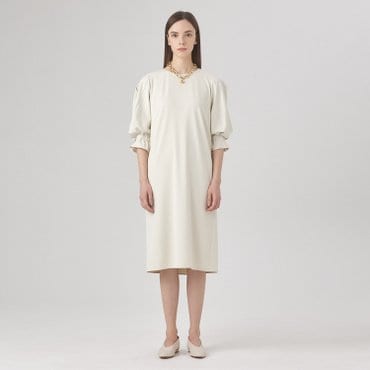 모에 소매 셔링 원피스 OWOPMC0400