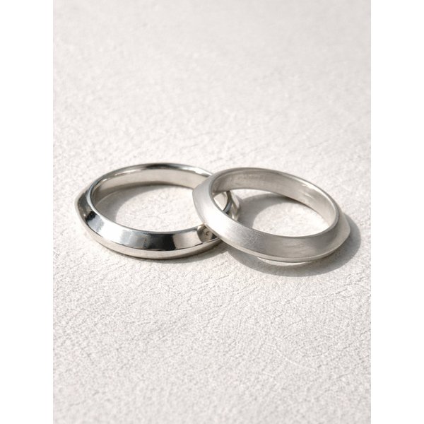 Classic form ring
