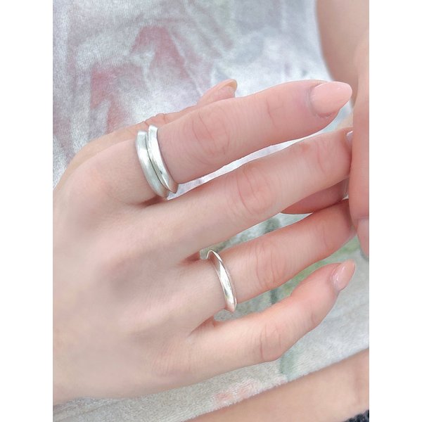 Classic form ring