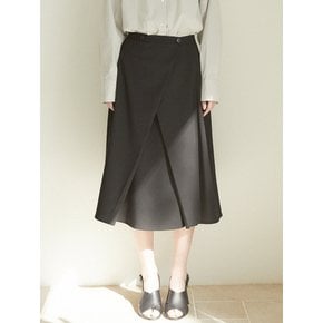 Pleated A-line skirt (black)