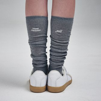 Mardi Mercredi Actif [마르디메크르디악티프]RIBBED LOOSE KNEE SOCKS LOGO SIMPLE_MELANGE GREY IVORY