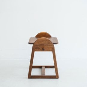 [아이앰히어 / LEE KYUNGMI / 소피의 공방] / Scale chair / 저울 스툴 / 원목 / 월넛