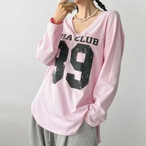 오버핏 브이넥 긴팔 프린팅 티셔츠 영문 레터링 언발 트임티_P436045247