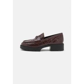 4784434 COACH EMBOSSED CROC LOAFER - Slip-ons maple