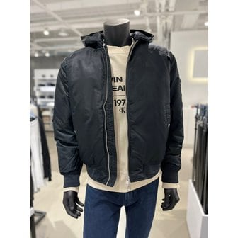 Calvin Klein Jeans [시흥점] 남성 후디 보머 다운 점퍼 (J325484-BEH)