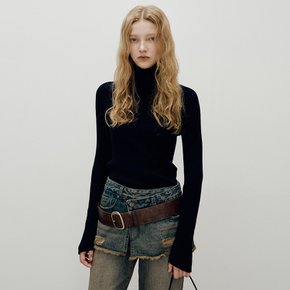 Back Detail Turtle Neck Knit in Black VK4WP156-10