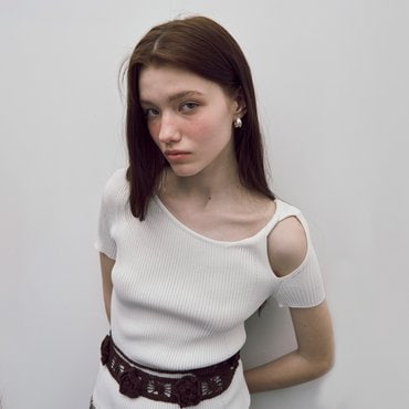 레이브 Unbalanced Off Shoulder Knit VK5MP191_2color