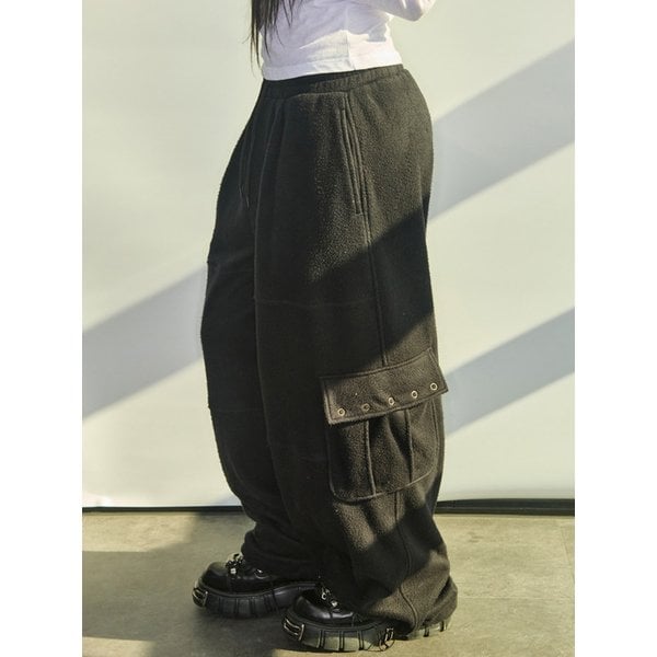R LOGO FLEECE CARGO PANTS [BLACK]