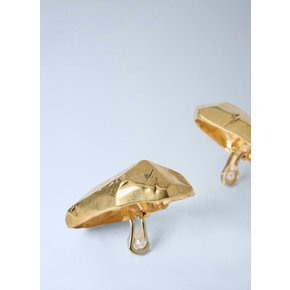 [해외배송] 25 F/W FACETED 메탈 스터드 귀걸이 849746 Y1500 8060 B0111918866
