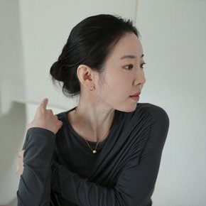 [ 본사정품 / 실크 파우치 쇼핑백 증정 ] 실버 플라워 번 스퀘어 원터치 귀걸이