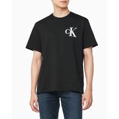 남성 릴렉스핏 바시티 CK 로고 패치 반팔 티셔츠(4RB848G)