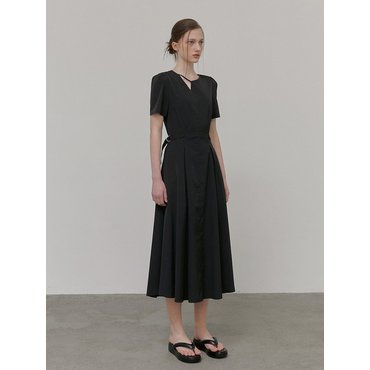 에트몽 Neck Strap Belt Dress, Black