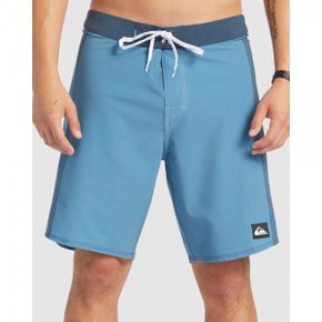 Quiksilver Mens Highlite Arch 19 Board Shorts - AEGEAN BLUE