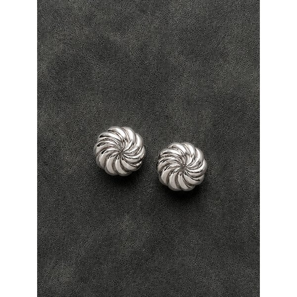 Shell Ripple Stud Earrings