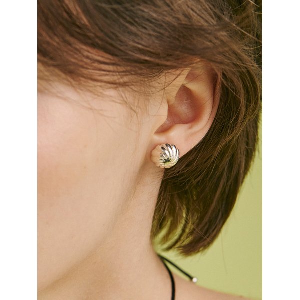 Shell Ripple Stud Earrings