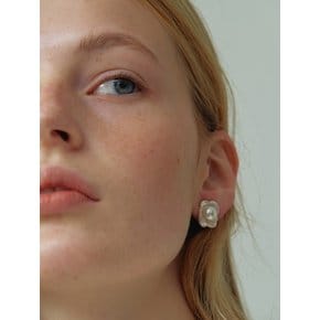 Mat Square Pearl Earrings