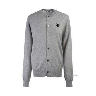 꼼데가르송 FW24 공용 하트 와펜 가디건 AX N023 051 2 LIGHT GREY