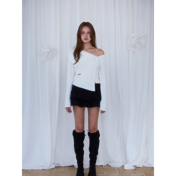 Unbalance Collar Button Knit [Ivory]